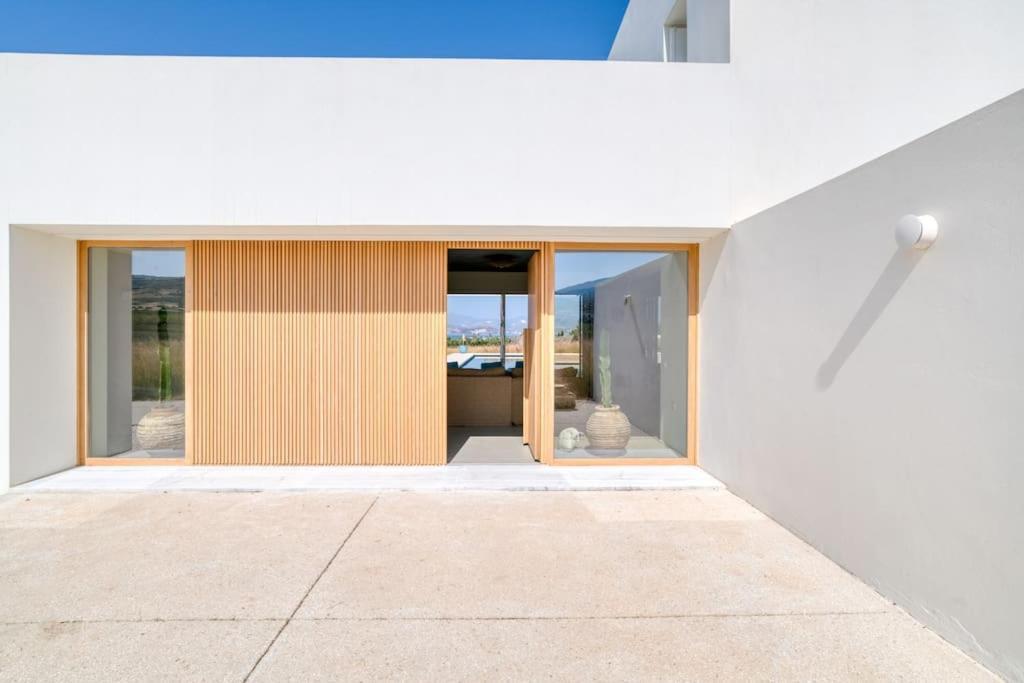 Lampsi - Spacious & Modern