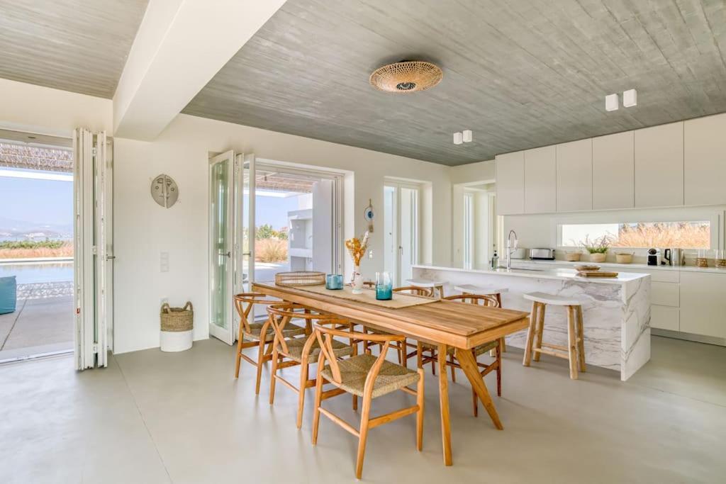Lampsi - Spacious & Modern Villa