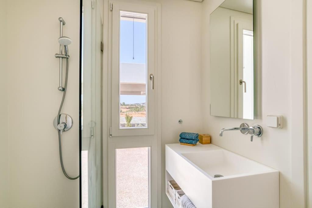 Lampsi - Spacious & Modern Villa Isterni (Paros)