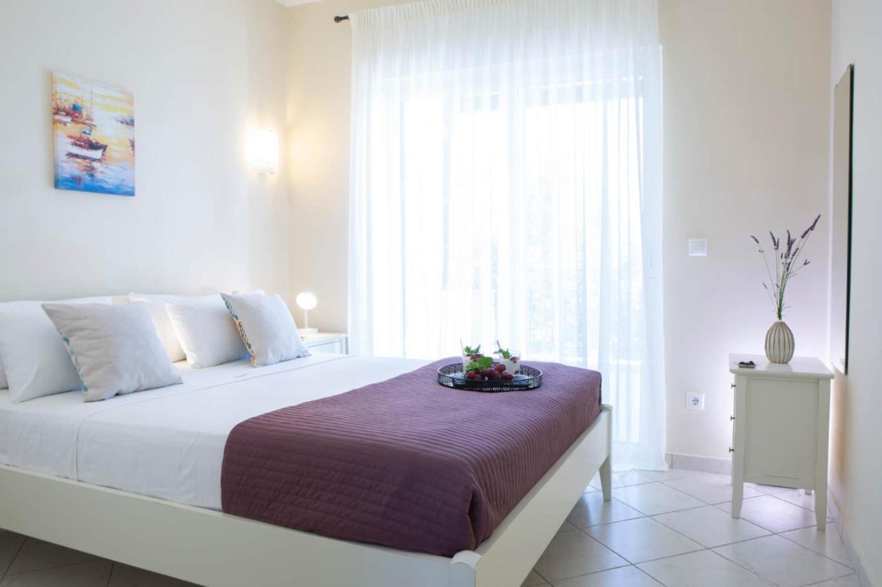 Eione-thaleia Villa *