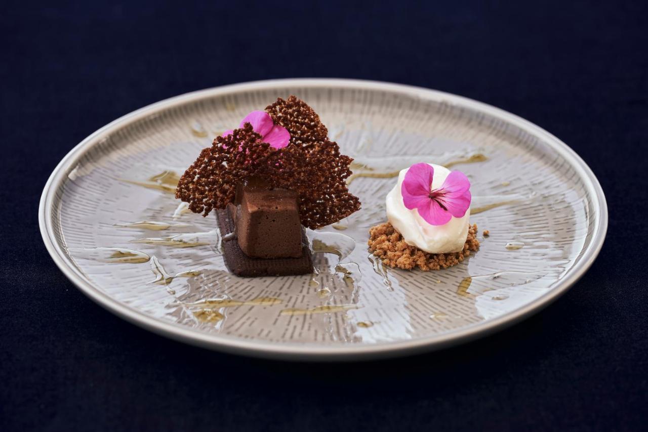 Yria Island Boutique &