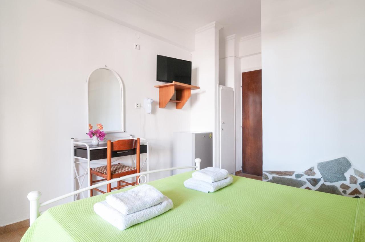 Santorini Hotel 2*