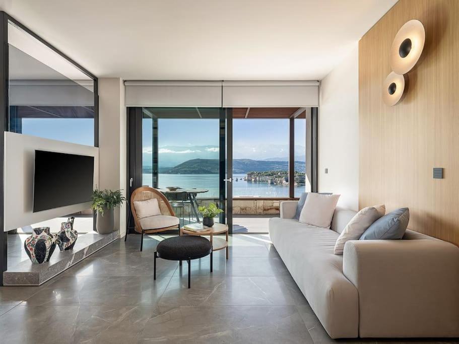 Vicky's Island View Villa