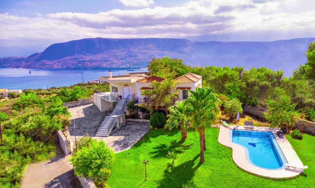 Afroditi In Chania Near Airport With Private Pool, Free Wi-fi, Souda Bay Views, Garden Oasis Villa Kounoupidhiana