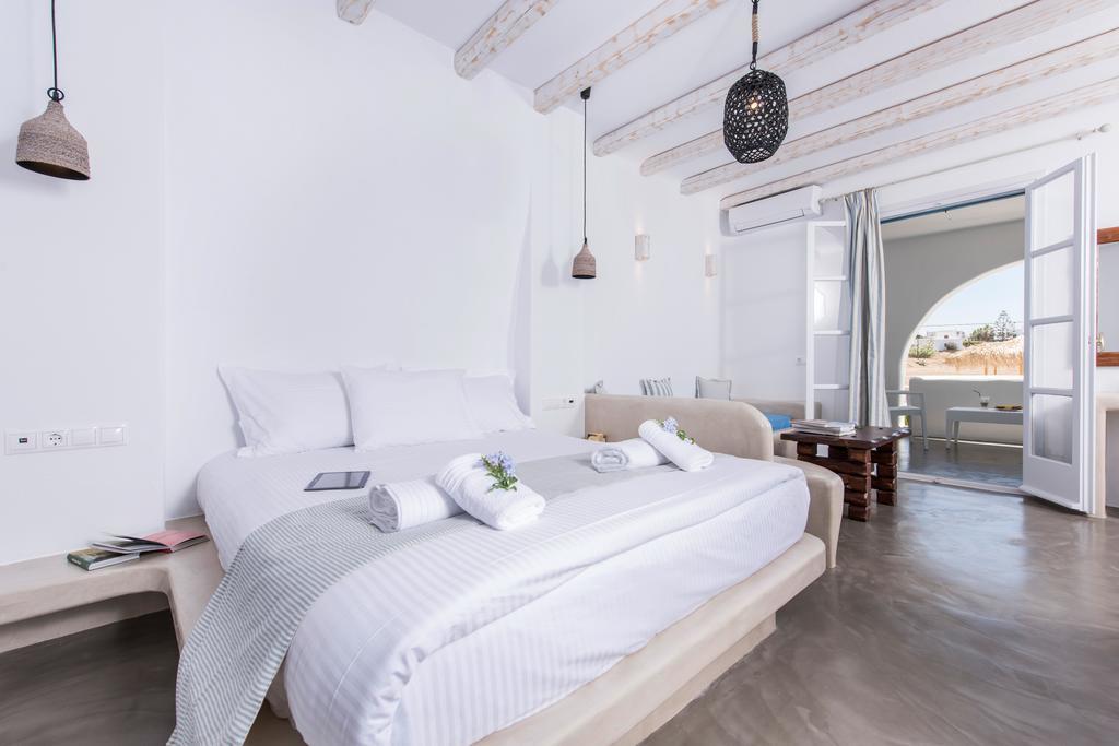 Cycladic Islands & Hotel Agia Anna (Naxos)
