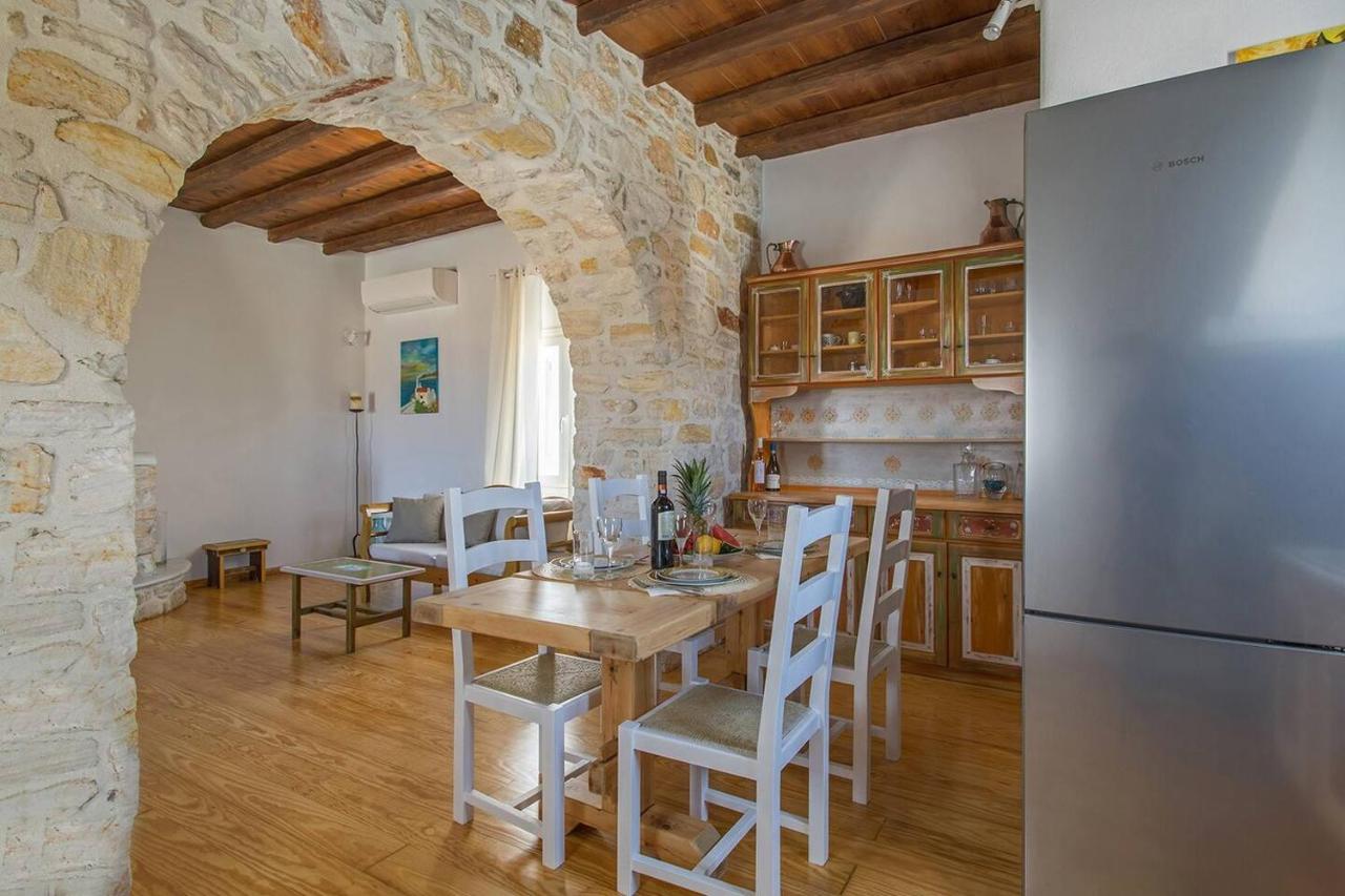 Villa Sail