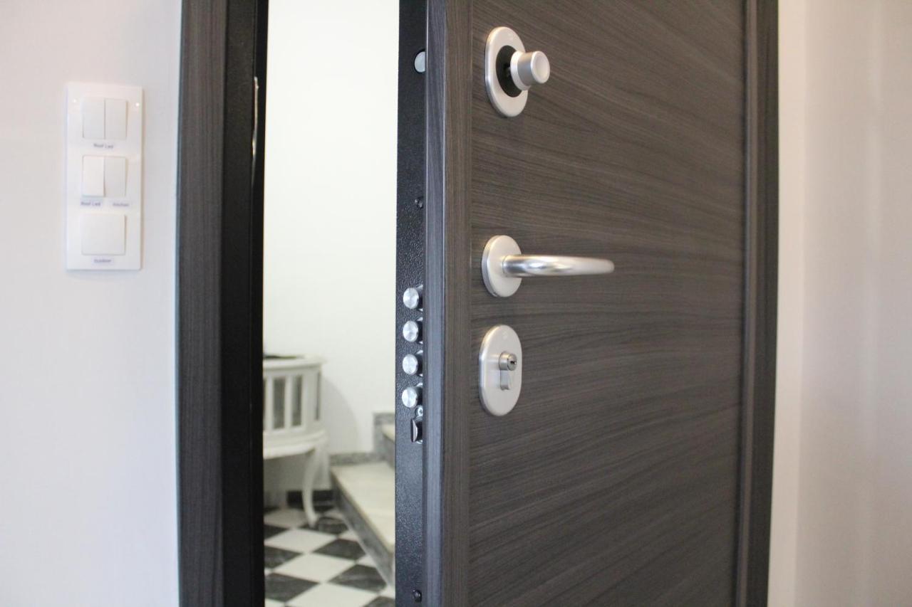 Apartment Center 1 *