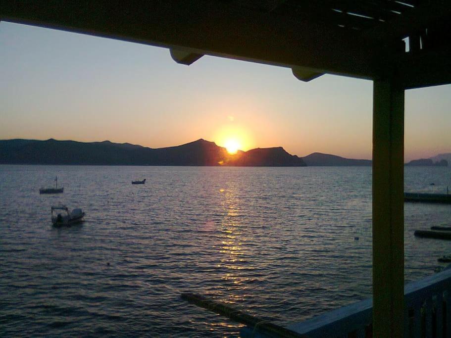 The Yellow Boat House * Klima (Milos)