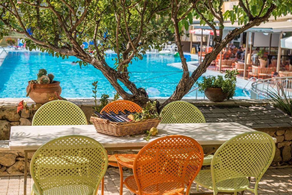 Hotel Koukounaria & 4*