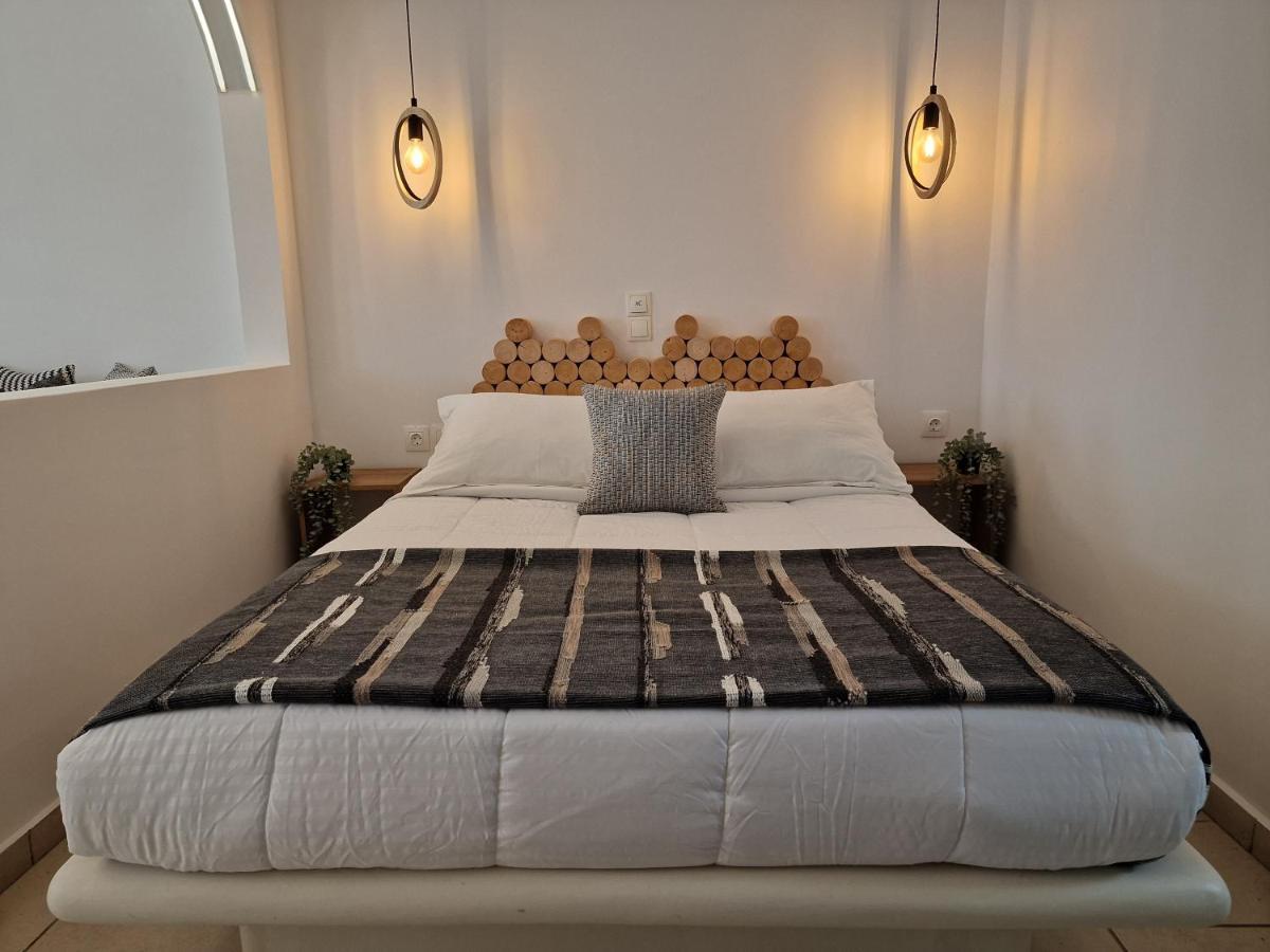 Amerisa & Hotel Fira (Santorini)