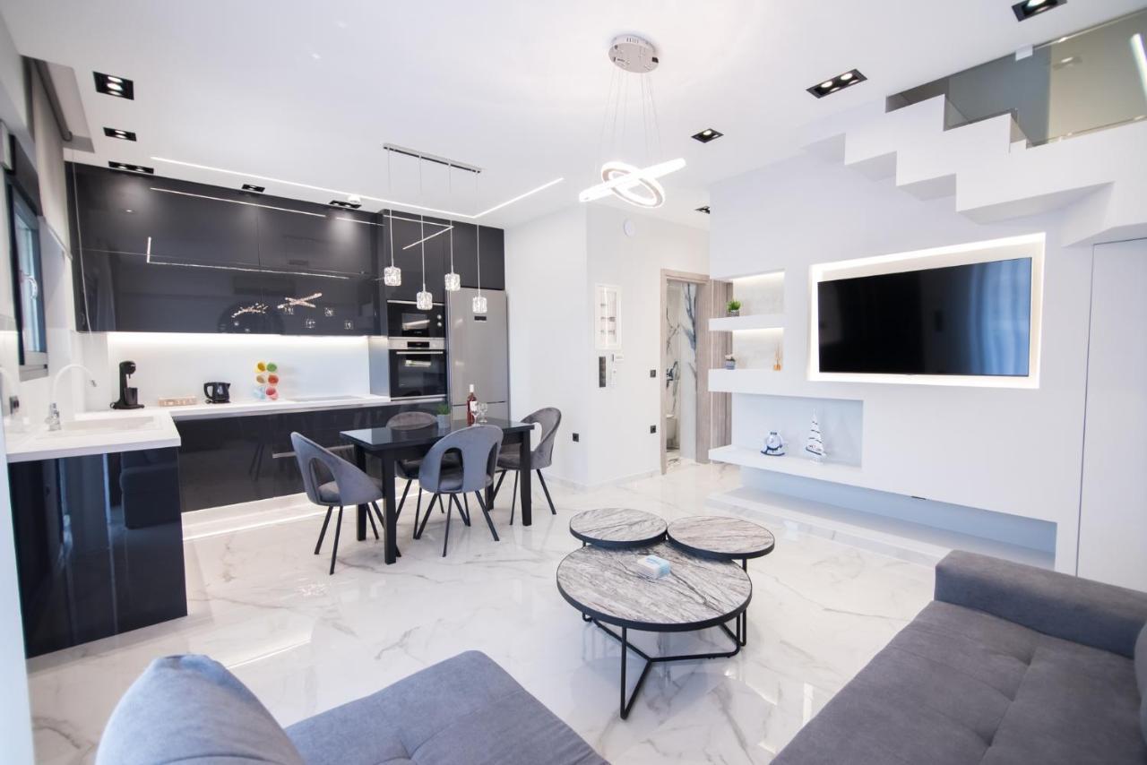 Rafaela Apartment Flogita