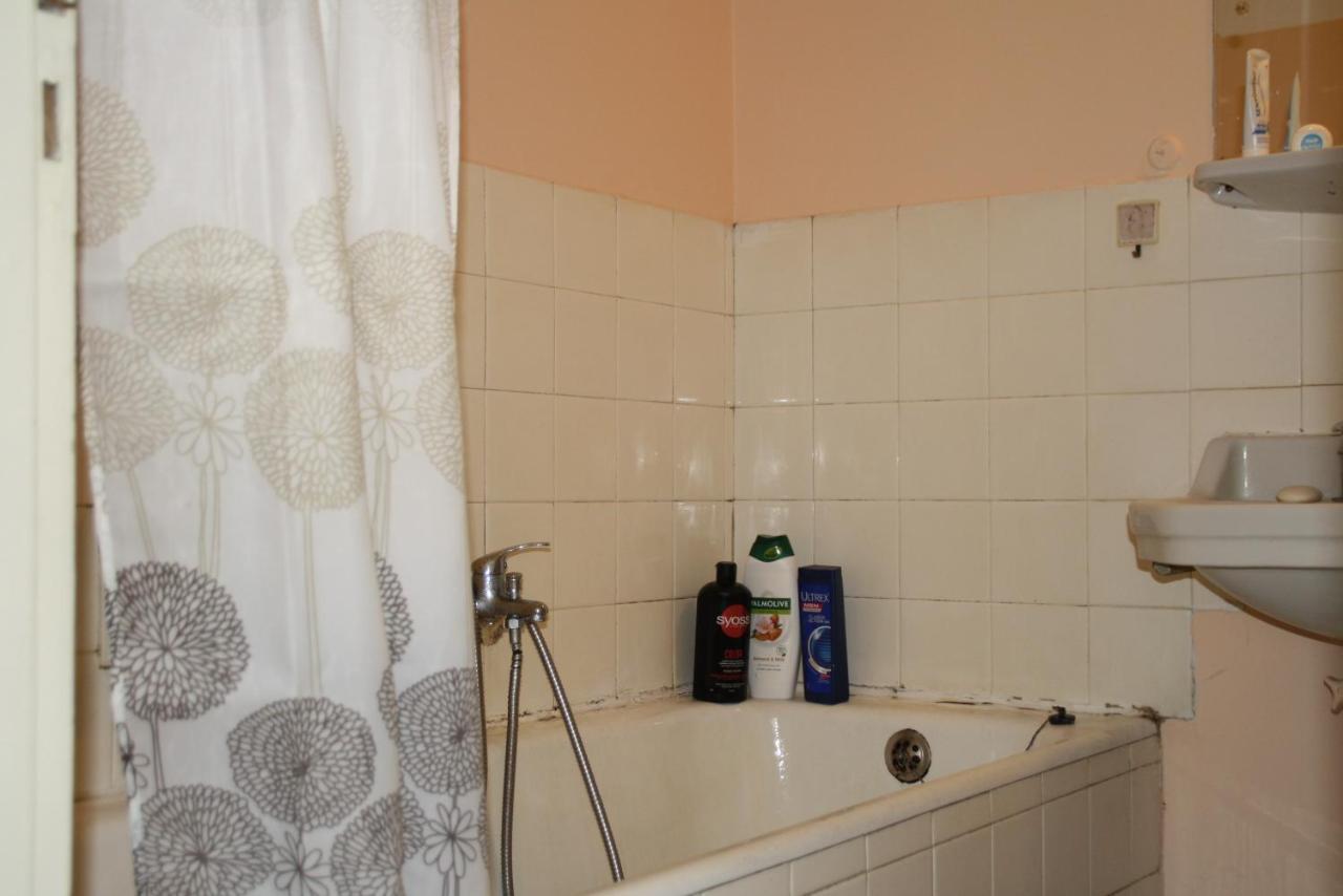 Work Or Vacation In Shared Homestay Athens
