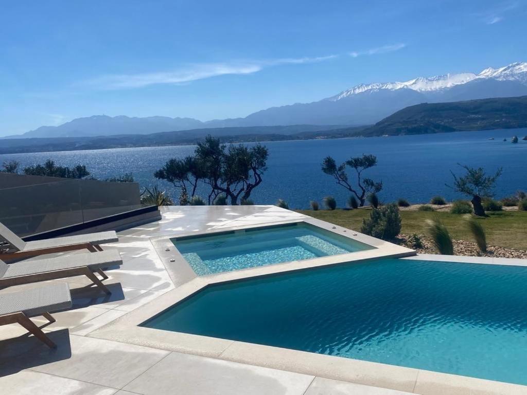 Vicky's Island View Villa