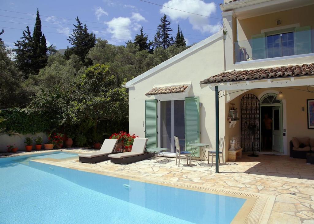 Rex - A Little Piece Of Heaven! * Nisaki (Corfu)