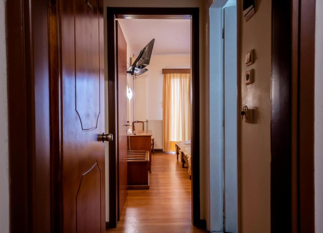 Nefeli Hotel 3*