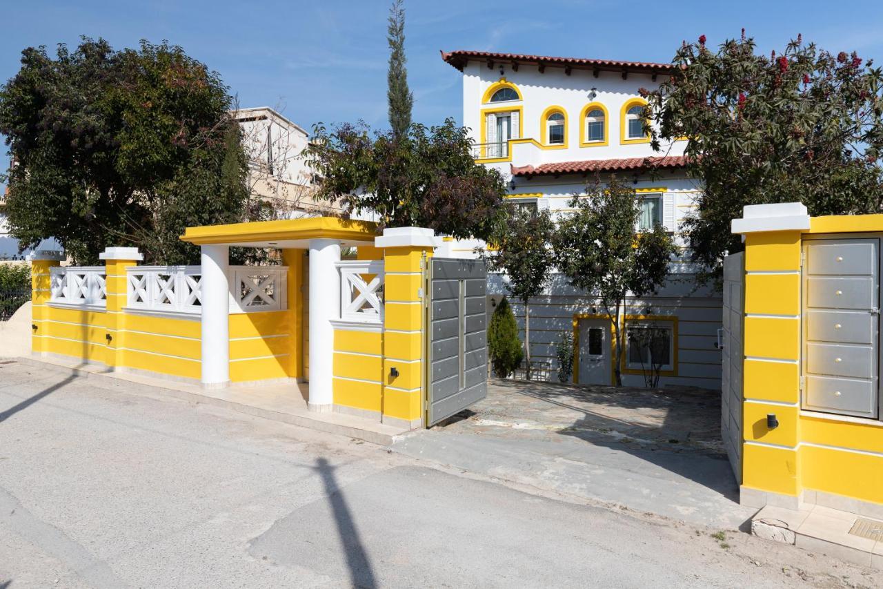 Golden Seaside House Number 1 *