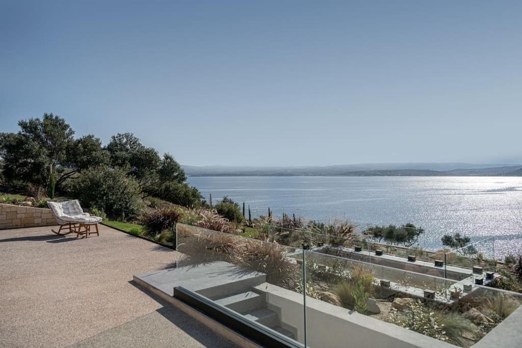 Vicky's Island View Villa