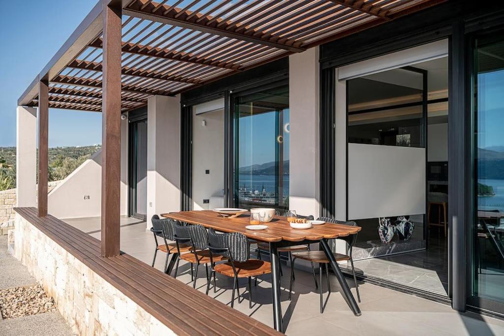 Vicky's Island View Villa