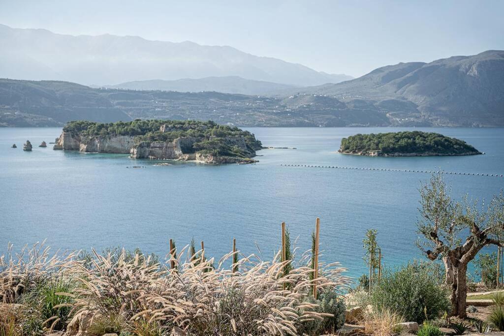 Vicky's Island View Villa