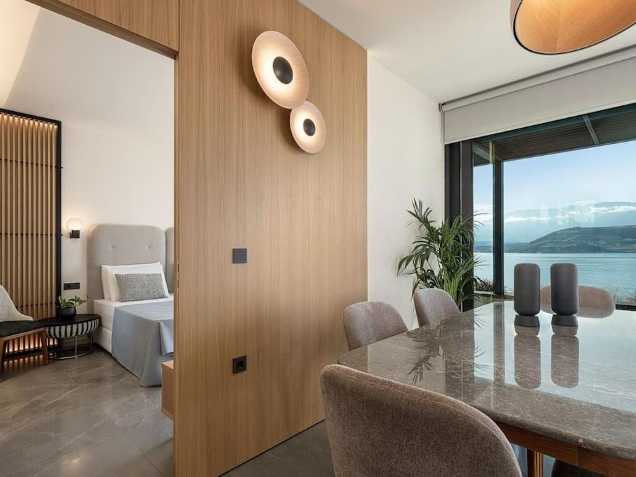 Vicky's Island View Villa