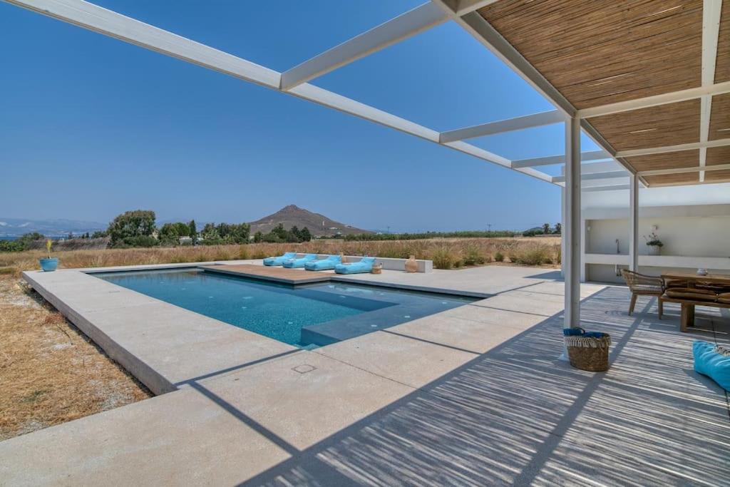 Lampsi - Spacious & Modern Villa