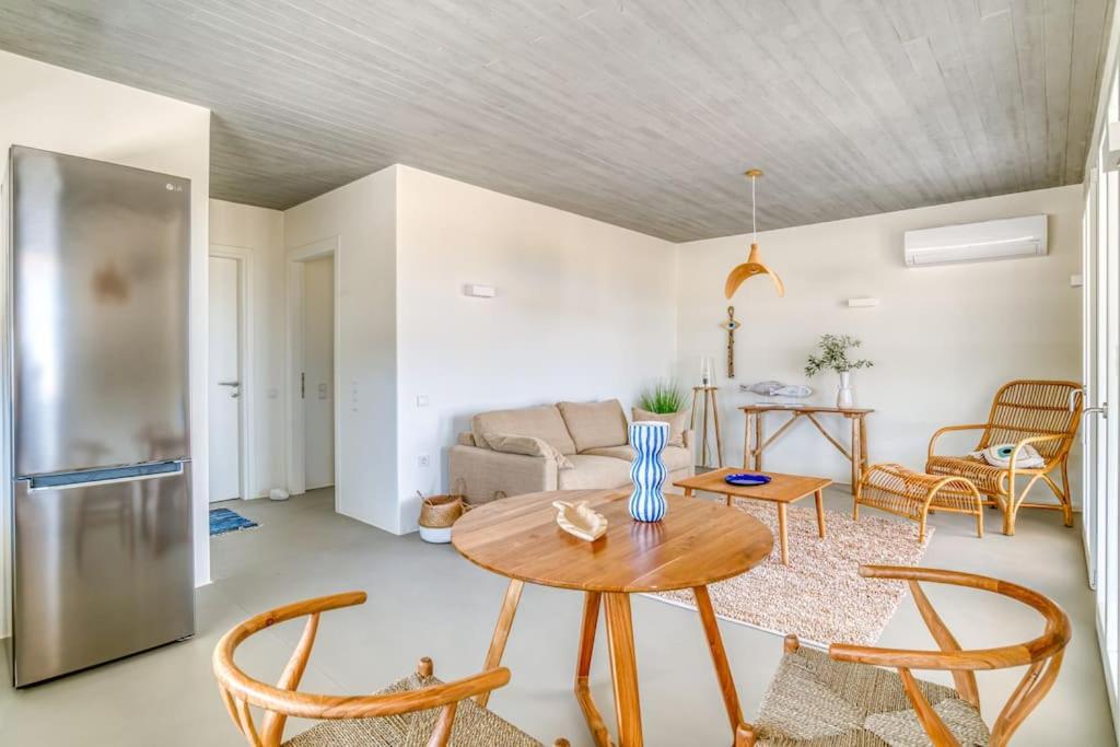Lampsi - Spacious & Modern
