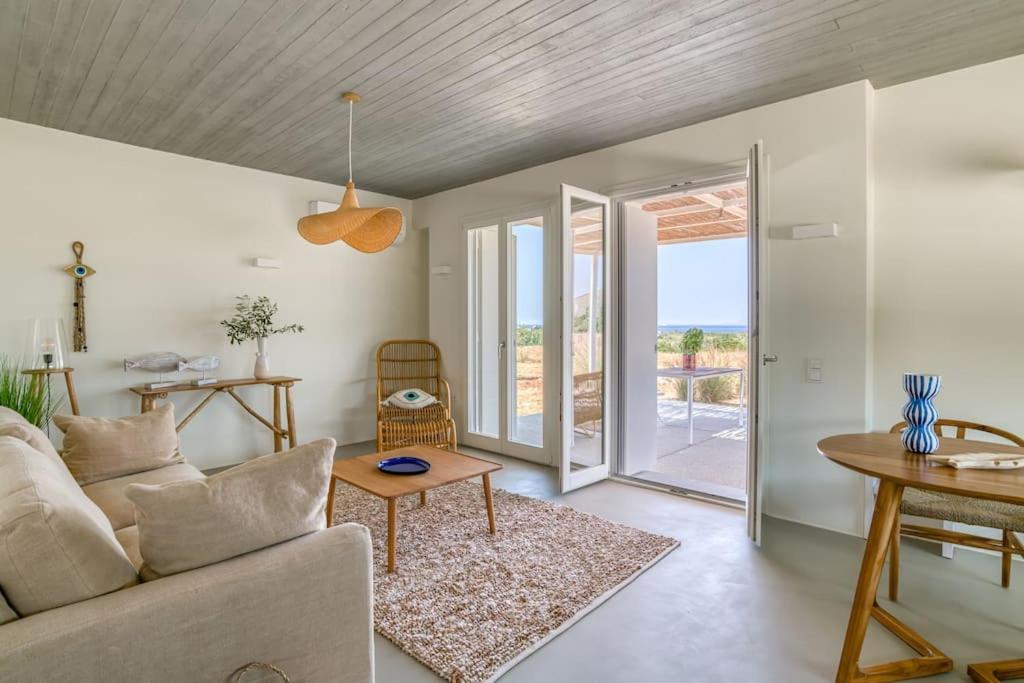 Lampsi - Spacious & Modern