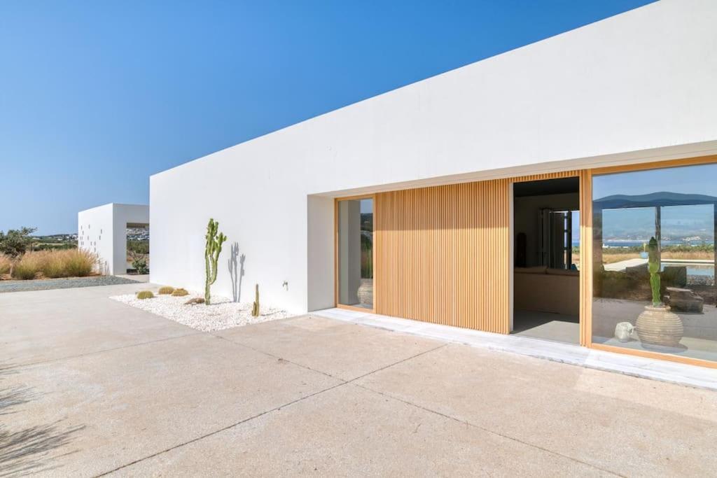 Lampsi - Spacious & Modern Villa Isterni (Paros)