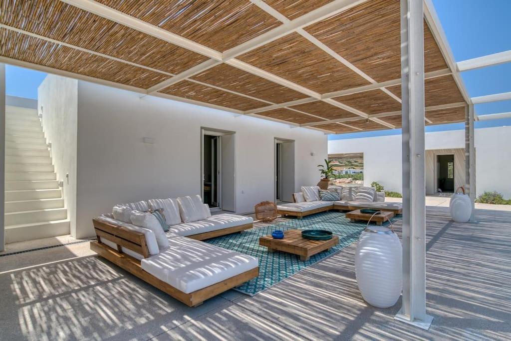Lampsi - Spacious & Modern Villa Isterni (Paros)