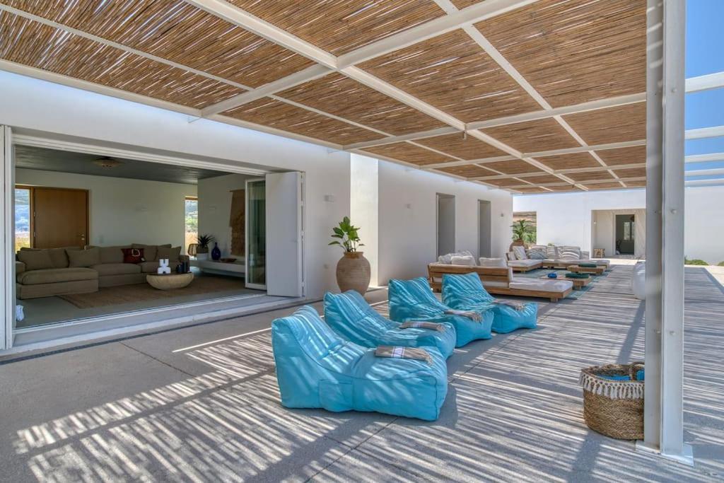 Lampsi - Spacious & Modern Villa