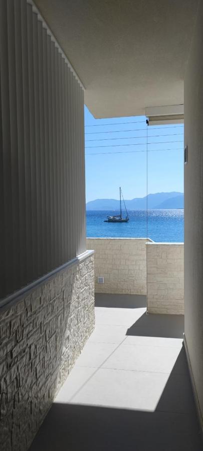 By The Sea - Holiday home *