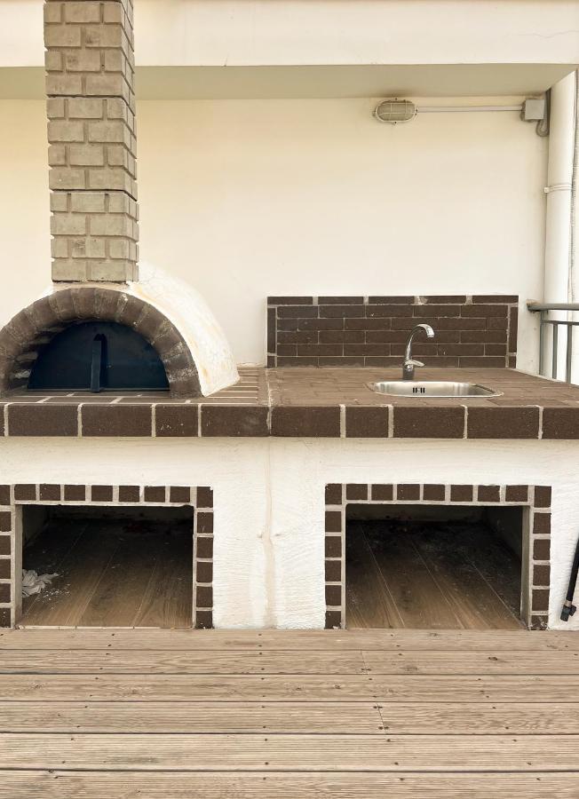 Hill Apartment *