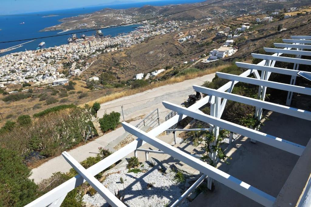 Holiday home Uppolis με θέα τα νησιά Ano Syros