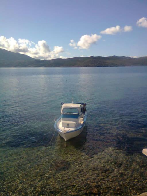 The Yellow Boat House Apartment Klima (Milos)