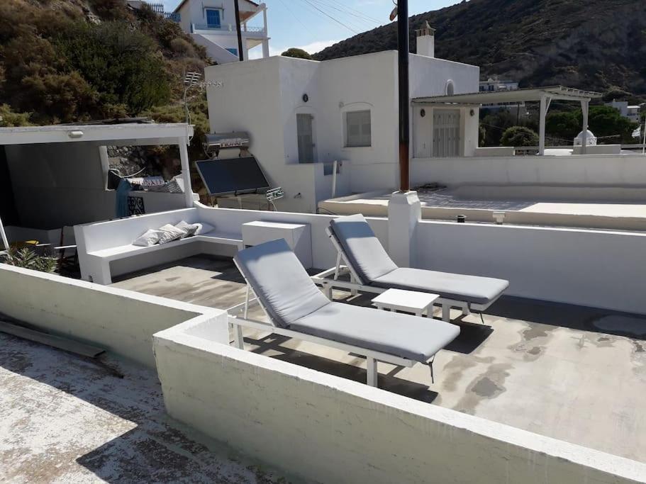 The Yellow Boat House Apartment Klima (Milos)