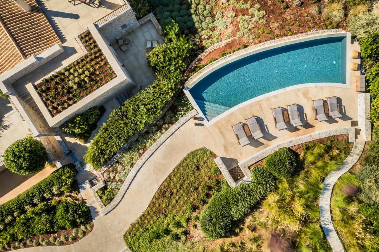 Aria Estate & 4*
