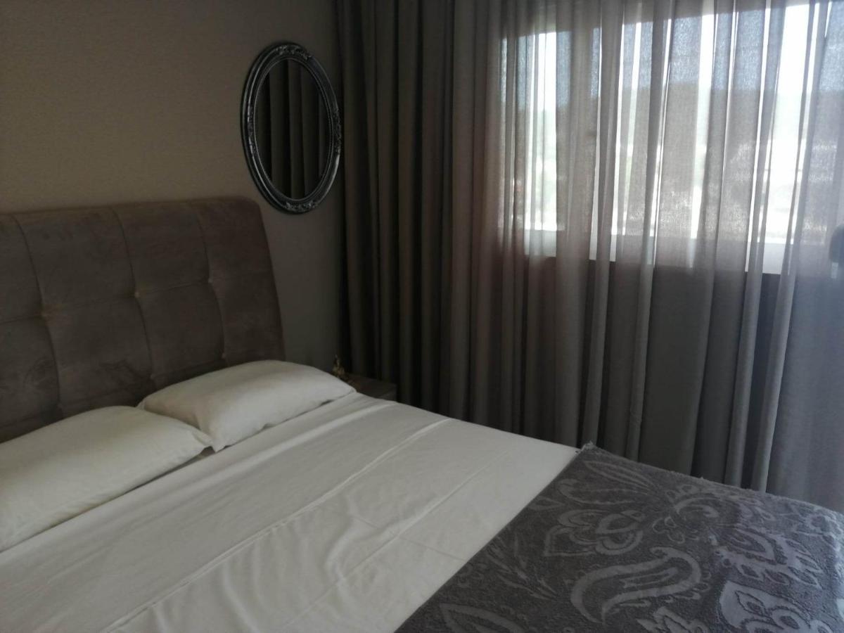 Alexandra'S Glifa Apartments *