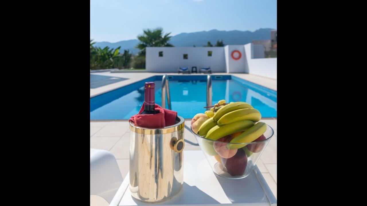 Xenos 5 With A Private Pool Near The Sea