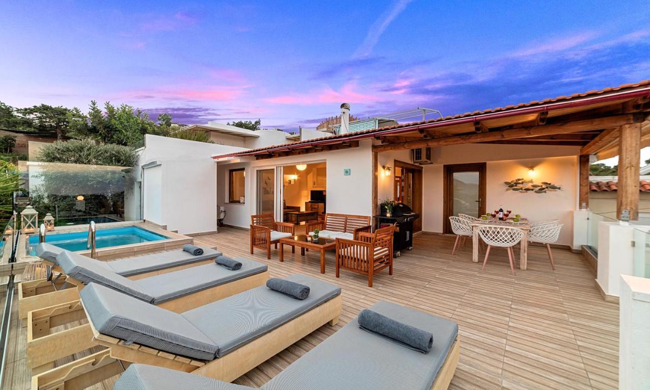 Carolina Private Pool Villa