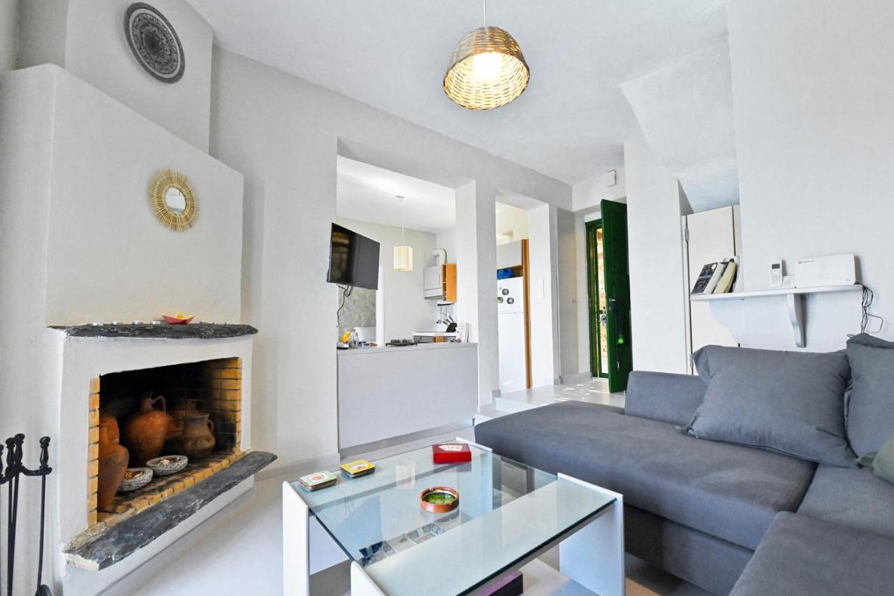Holiday home Eliza With A Swimming Pool And Sea View In The Area Of Otzia, On The Island Of Kea *