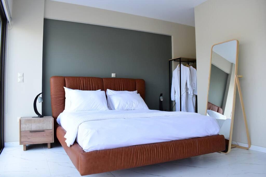 Spacious & Minimal Near Airport Peania Coniann Filoxenia Apartment