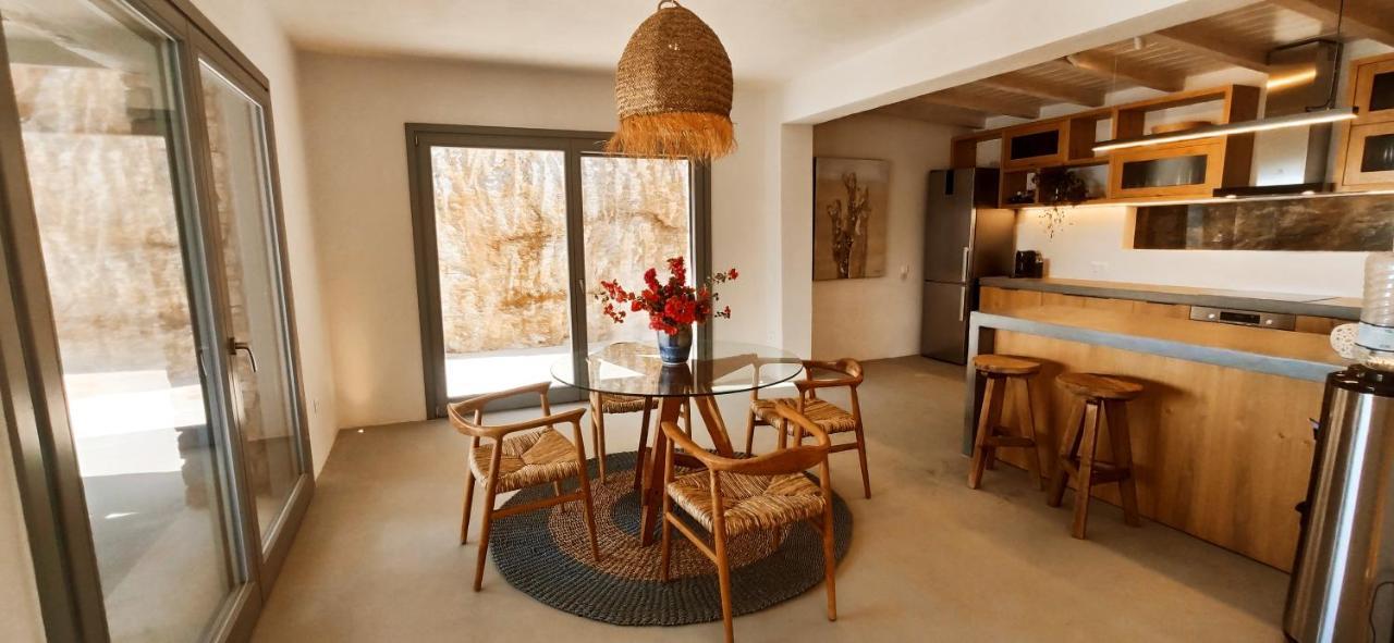 Veneterra-pool-seaview-conciergeservices * Koundouros