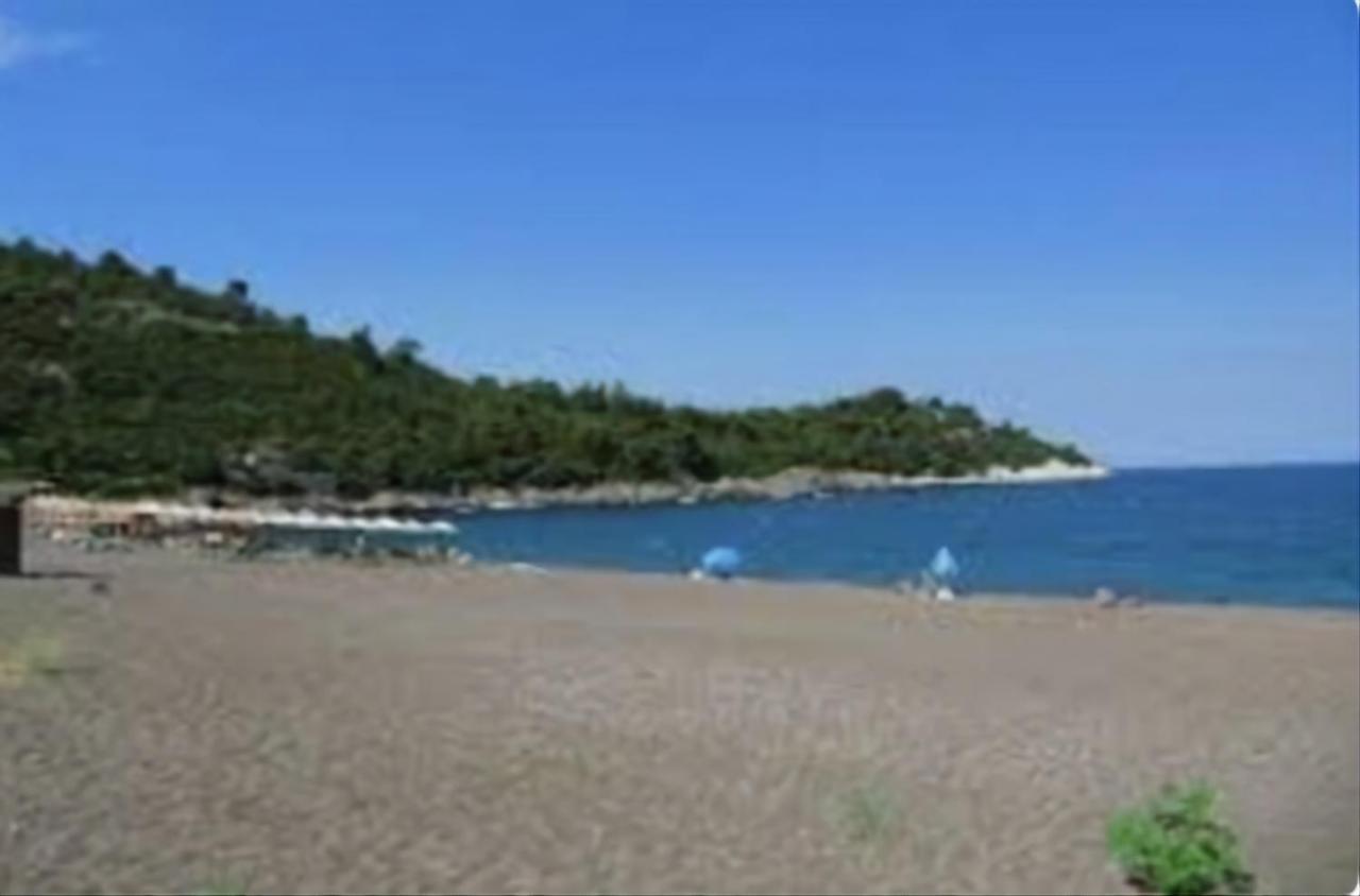 Agali. * Agia Anna (Evia)