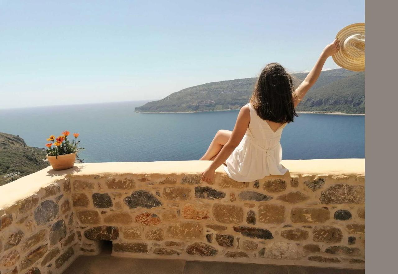 Akrolithi Boutique & 3* Oitilon