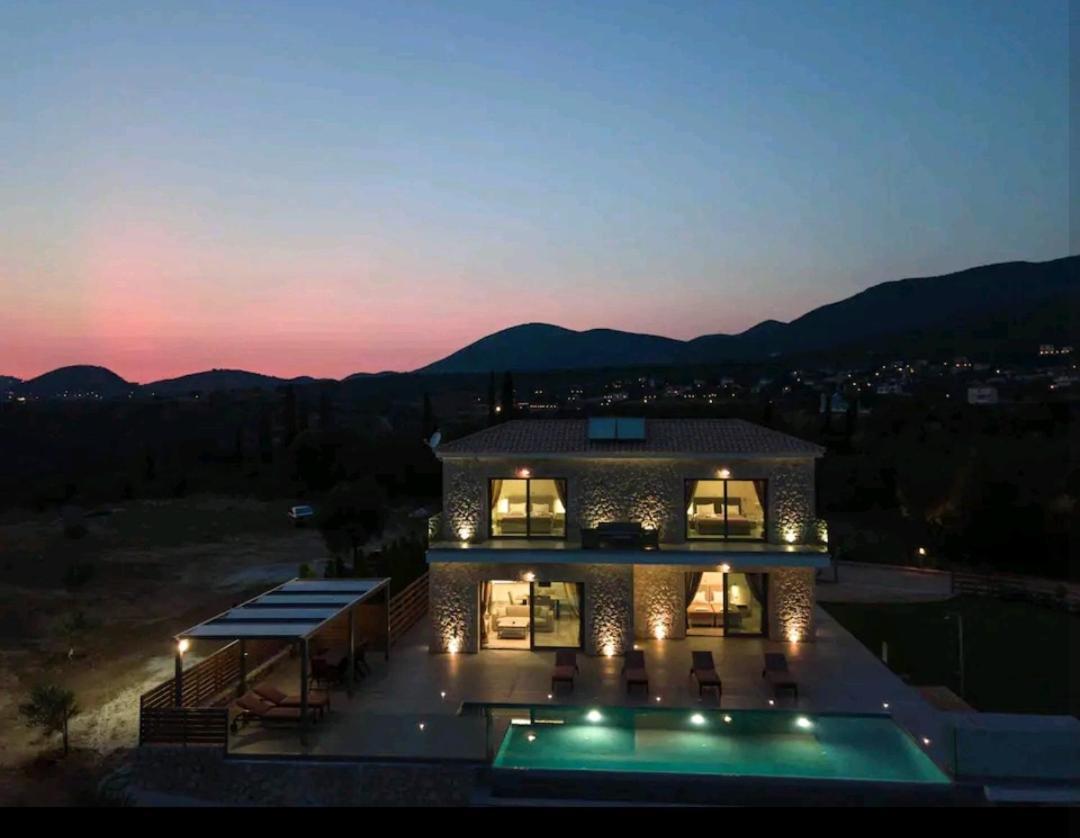 Kefalonia Stone - Petros Kefalonica *