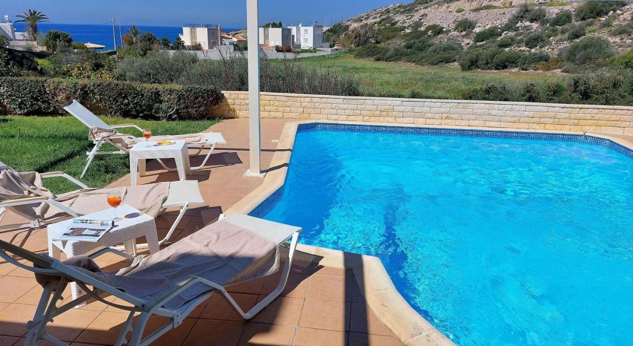 Sunjoy Close To The Villa