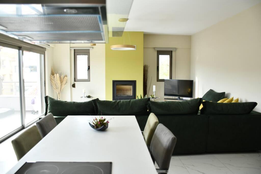Spacious & Minimal Near Airport Peania Coniann Filoxenia Apartment