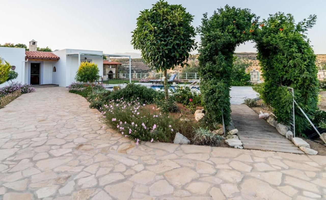 Villa Zeus's Daughtes