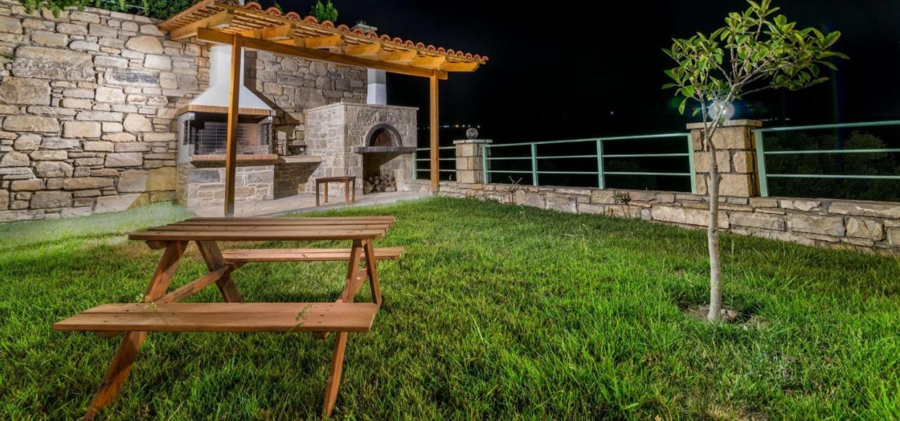 Zeus's Daughtes Villa