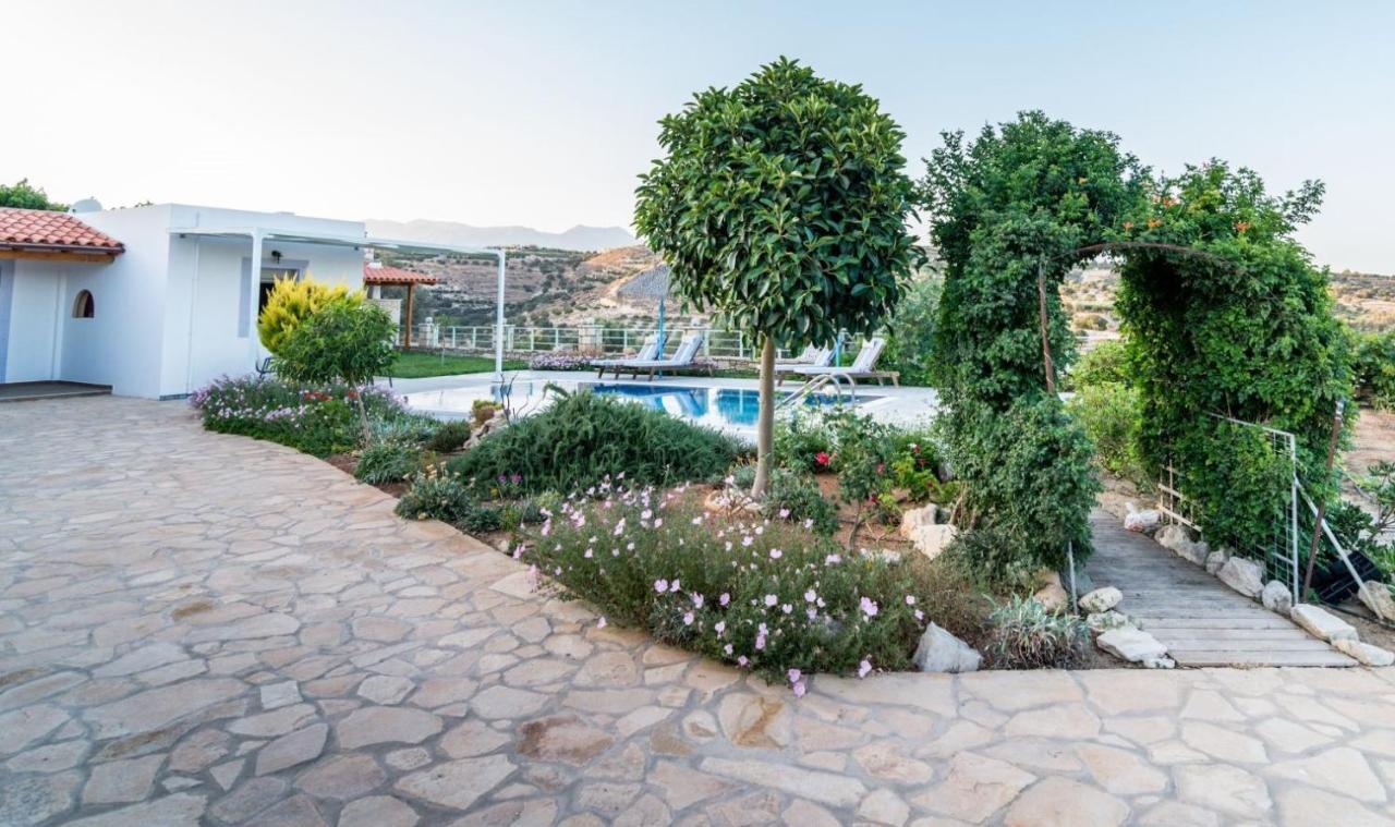 Zeus's Daughtes Villa